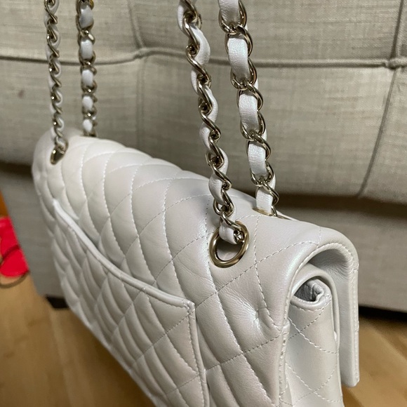 Chanel White Classic Flap Handbag 2021 - Picture 15 of 16